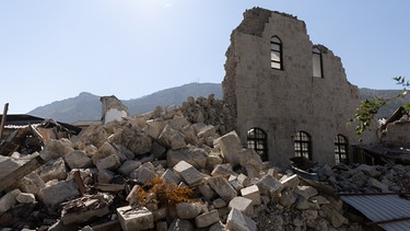 Schäden nach einem Erdbeben | Bild: picture alliance/dpa / Bradley Secker