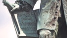 Denkmal mit Partitur des "Messias Oratorium" von Georg Friedrich Händel | Bild: picture-alliance/dpa