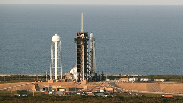 Eine Falcon Heavy SpaceX Rakete auf dem Kennedy Space Center in Cape Canaveral, Florida | Bild: picture-alliance/dpa