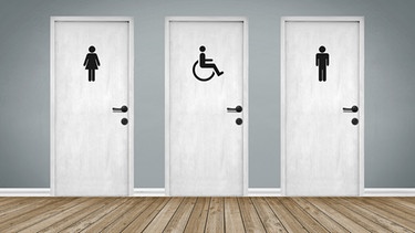 Drei Toilettentüren für Frauen, Männer und Menschen mit Behinderung. | Bild: stock.adobe.com/Coloures-Pic