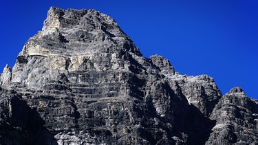 Der auf der deutsch-österreichischen Grenze gelegene 2592 Meter hohe Gipfel des Hochvogels (Drohender Felssturz am Hochvogel) | Bild: picture-alliance/dpa