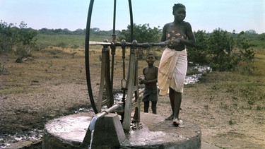Trinkwasserbrunnen in Mosambik | Bild: picture-alliance/dpa