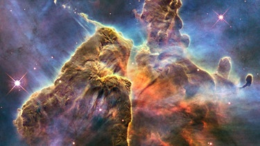 Foto des Hubble-Teleskop von einer der größten Stern-Geburtsregionen: dem Carina Nebel | Bild: NASA, ESA, and M. Livio and the Hubble 20th Anniversary Team (STScI)