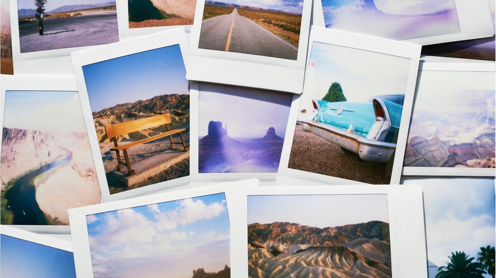 Polaroid-Bilder mit verschiedenen Motiven. Lassen euch knallbunte Kaugummis, Rollschuhe oder Songs in Erinnerungen schwelgen? Wir erklären euch, was hinter der Nostalgie steckt und warum sie glücklich macht. | Bild: Wochit/ Getty Images/ Gary Yeowell