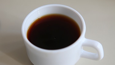 Zwei Tassen Kaffee steigern die Leistung,  | Bild: BR