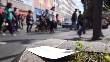 Brief liegt auf der Strasse | Bild: picture-alliance/dpa