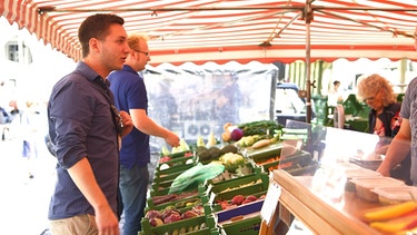 Christof am Gemüsemarkt in Freising | Bild: BR