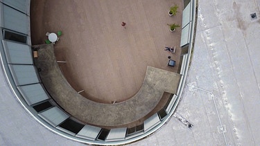 Blick von oben - "Find Fix Finish" | Bild: BR/Sylvain Cruiziat, Mila Zhluktenko