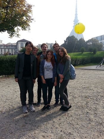 Claire Carlson mit Freunden in Turin | Bild: Claire Carlson