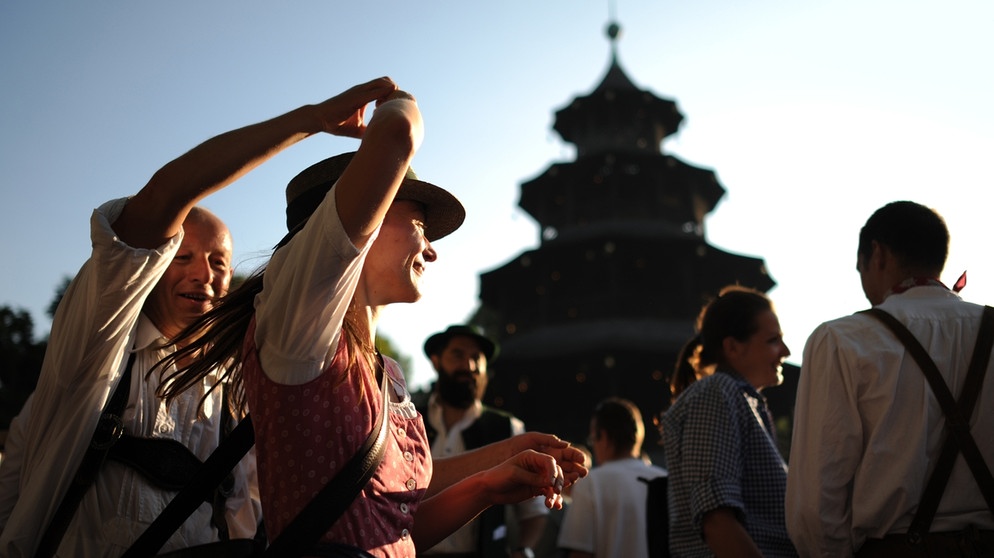 Kocherlball am chinesischen Turm | Bild: picture-alliance/dpa