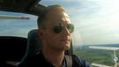 Maximilian Wottrich absolvierte ein duales Studium und ist heite Assistent der Standortleitung Premium Aerotec Augsburg | Bild: Bayerischer Rundfunk