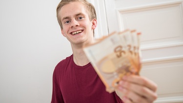 Student freut sich über Geld | Bild: picture-alliance/dpa