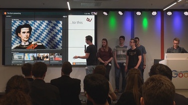 Hackathon bei Google Deutschland: Team alpha-bet pitcht ihre Produktidee. | Bild: BR/Martin Hardung