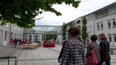 Innenhof Totale Hochschule Landshut | Bild: BR