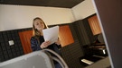 Sabine Pusch bei ihrer ersten virtuellen Gesangsstunde | Bild: Bayerischer Rundfunk