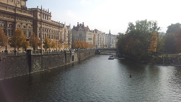Promenade „Masarykovo nábřeží“ mit dem Goethe-Institut in Prag | Bild: Ina Hartmann
