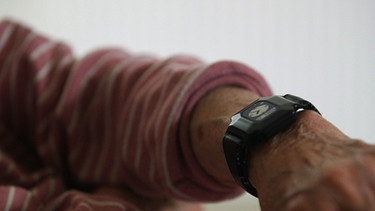 Armband zur Digitalisierung | Bild: BR