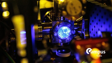 Ein Fenster ins Vakuumsystem ist im Aufbau des Quantensimulators im Strontium-Labor im Max-Planck-Institut für Quantenoptik zu sehen.
| Bild: picture alliance/dpa | Matthias Balk
