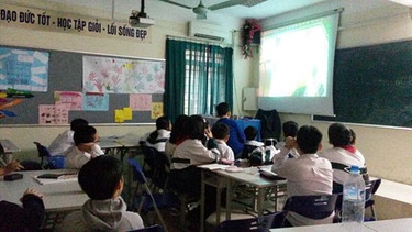 Vietnamesische Klasse beim Anschauen eines Films | Bild: Quy Don Mac 