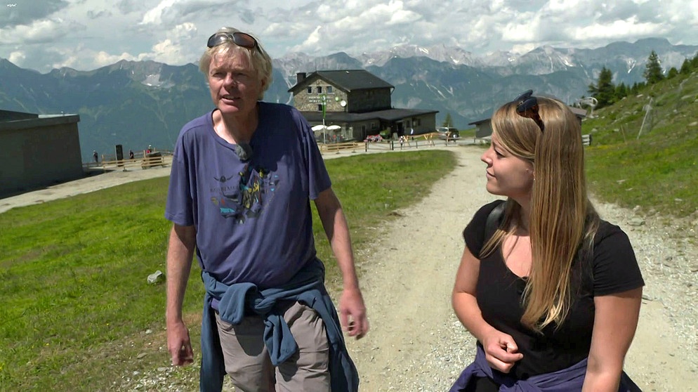 Sabine Pusch trifft den Sportpsychologen Prof. Martin Kopp in Innsbruck. Natürlich geht's in die Berge. Prof. Kopp erforscht, warum Erholung in den Bergen am besten funktioniert.  | Bild: BR