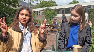 Talisha aus Holland mit Monika aus Polen | Bild: BR