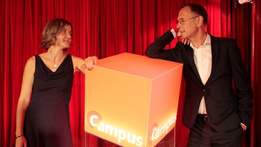 Dr. Juliane Bräuer und Dr. Andreas zick bei Campus Talks | Bild: BR/Henrik Jordan