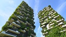 Blick auf begrünte Wolkenkratzer in Mailand, Italien als Symbolbild für den Kampf gegen Städte-Überhitzung ohne Logo | Bild: picture alliance / Zoonar | Antonello Marangi