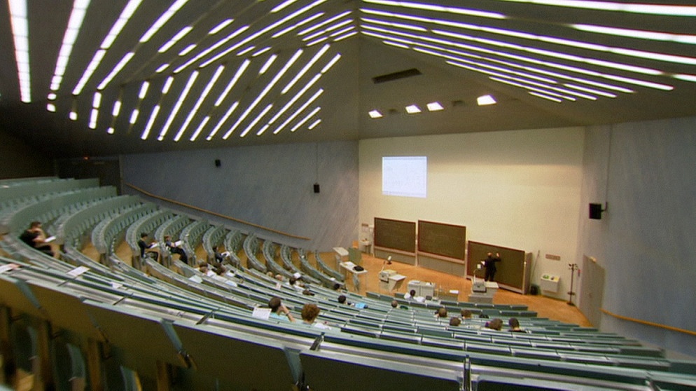 Hörsaal Uni Stuttgart | Bild: BR