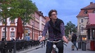 Julius mit Fahrrad in Bayreuth | Bild: BR