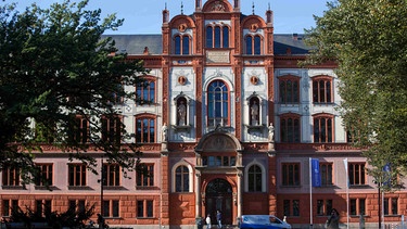Das Hauptgebäude der Universität Rostock (Mecklenburg-Vorpommern) Foto: Jens Büttner | Bild: picture-alliance/dpa