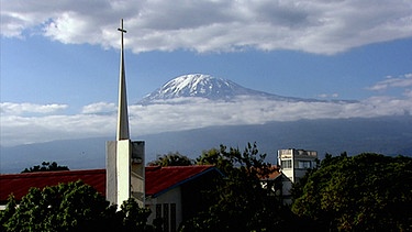 Kirche vor dem Kilimanscharo | Bild: BR