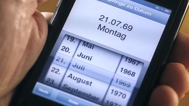 Ein Kalender auf den Bildschirm eines Smartphones | Bild: BR