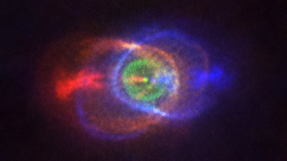 Beobachtung von ALMA, die den  Ausgang eines Kampfes zweier Sterne zeigt: eine komplexe und beeindruckende Gashülle, die den Doppelstern HD101584  umgibt. | Bild: ESO / Olofsson et al. Acknowledgement: Robert Cumming
