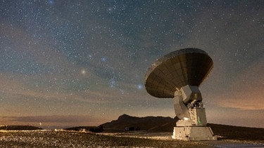 Eine der 12 Antennen des NOEMA | Bild: IRAM, F. Xavier Cuvelier