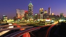 Stadtansicht von Atlanta bei Nacht | Bild: picture-alliance/dpa