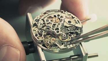 Uhrwerk einer Armbanduhr | Bild: BR