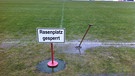 Gesperrter Fußballplatz | Bild: picture-alliance/dpa