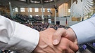 Handschlag, Bundestag | Bild: Fotos: Mauritius Images, dpa; Montage: BR