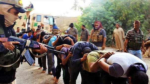 Terroristen von ISIS entführen Menschen | Bild: Al Jazeera