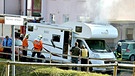 Brennendes Wohnmobil, in dem die Leichen der beiden Männer der Neonazi-Terrorzelle (NSU) gefunden wurden | Bild: picture-alliance/dpa
