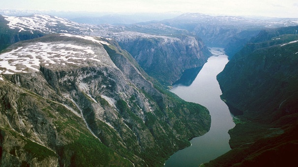 Der Naerofjord ist einer der engsten Fjorde Norwegens. | Bild: BR/NDR/Sealife Produktions/Florian Graner