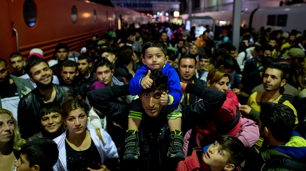 Ankunft von Flüchtlingen am Münchner Hauptbahnhof | Bild: picture-alliance/dpa