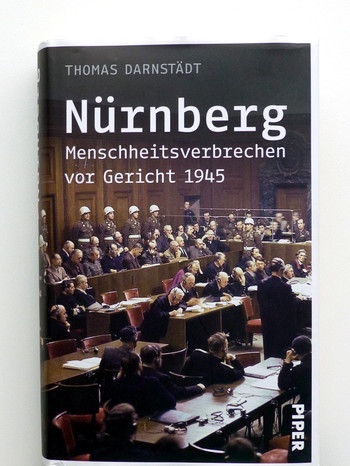 Buchtipp: Nürnberg – Menschheitsverbrechen vor Gericht 1945 | Bild: Piper-Verlag, Foto: BR-Studio Franken