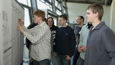Junge Erwachsene im Studienforum des Dokuzentrums | Bild: Stadt Nürnberg