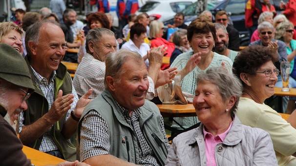 Zuschauer auf der Fränkischen Landpartie in der Bärenschlucht bei Pottenstein | Bild: BR-Studio Franken / Laura 