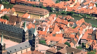 Luftaufnahme des Bamberger Sandgebiets, im Hintergrund "Klein Venedig", am linken Bildrand oben ist St. Elisabeth zu sehen | Bild: picture-alliance/dpa