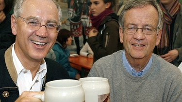 Erlangens Oberbürgermeister Siegfried Balleis (CSU) und der frühere Siemens-Vorstandsvorsitzende Heinrich von Pierer 2009 auf der Bergkirchweih | Bild: picture-alliance/dpa
