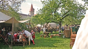 Historisches Feldlager vor der Stadtmauer Rothenburgs | Bild: Dagmar Herrmann/Meistertrunk