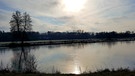 Die Sonne spiegelt sich im zugefrorenen Weiher bei Wendelstein.
| Bild: Gudrun Förster, Wendelstein, 11.01.2021