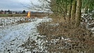 Wintersonnenwende ist Vergangenheit, aber die Waldarbeiter brauchen ein Feuer zum Aufwärmen. Gesehen bei meinem Rundgang heute Nachmittag. | Bild: Karl Schwarz, Schwabach, 14.01.2021